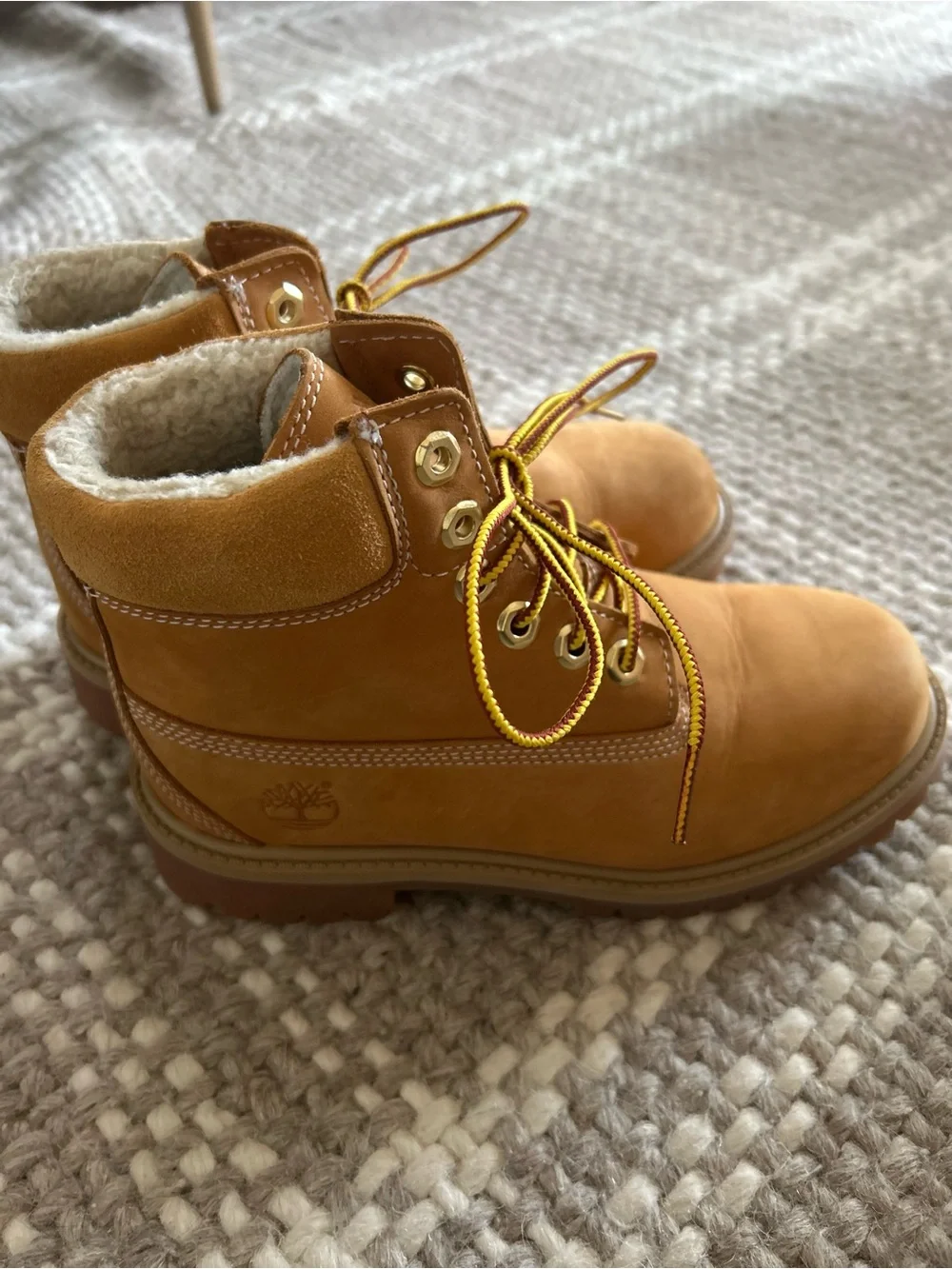 TIMBERLAND Kids Premium 6” Waterproof Boots Wheat Faux Shearling Lined Size 4